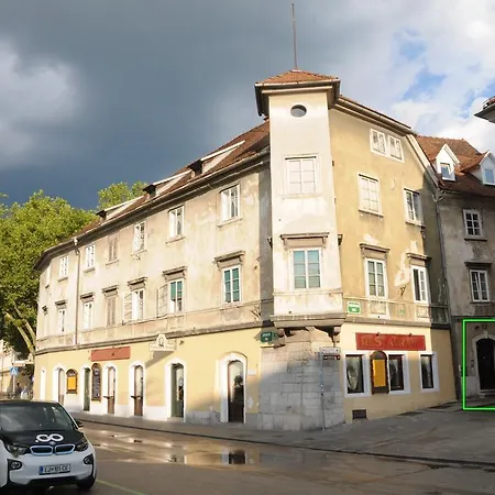 Vodnikov Hram Apartment *